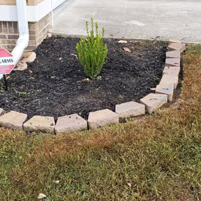 Flower Bed Weeding by Blue Mountain Landscaping Co. (RUSHPOINT MAINTENANCE GROUP) reviewed on August 17, 2025