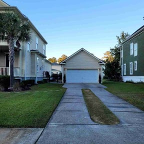 yard maintenance by Use more services reviewed on December 1, 2025