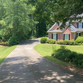 landscaping by Fermin contractors group LLC reviewed on November 24, 2025