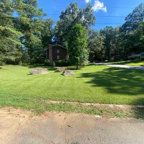 lawn service by Santos Lawn Service reviewed on August 15, 2025