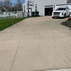 grass maintenance by Abney's lawncare reviewed on July 29, 2025