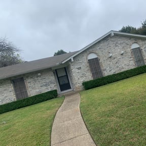 Bush Trimming by Miracle Lawn Bros reviewed on May 2, 2024