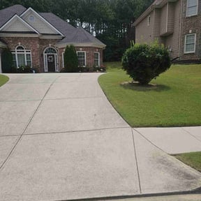 turf care by MLC Enterprise LLC reviewed on August 18, 2025