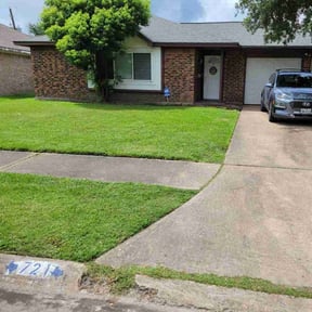 landscape maintenance by Diversified Lawn Care LLC reviewed on August 16, 2025