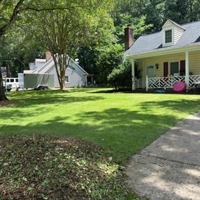 gardening service by Lindsey's Lawn Service reviewed on August 20, 2025