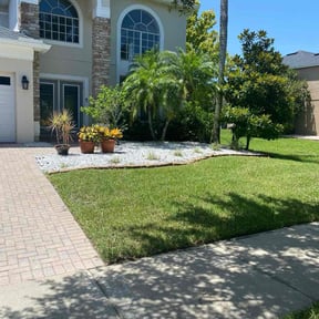 grass maintenance by Apexx Contracting llc reviewed on August 21, 2025