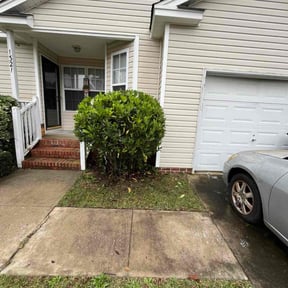 Bush Trimming by Franklin Lawn and Landscaping reviewed on October 20, 2025