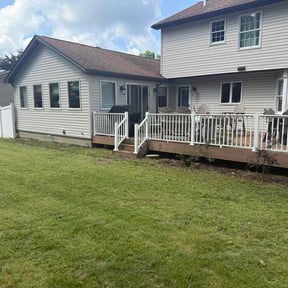 Flower Bed Weeding by Hard Hat Lawn Crew reviewed on August 24, 2026