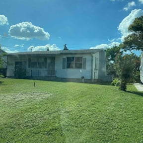 Flower Bed Weeding by Sandrez lawn care service reviewed on November 22, 2025