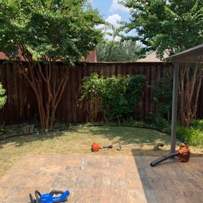 Bush Trimming by STREET ROBINSON OPERATIONS MANAGEMENT reviewed on August 17, 2025