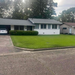lawn care services by Let Her Grow reviewed on August 21, 2025