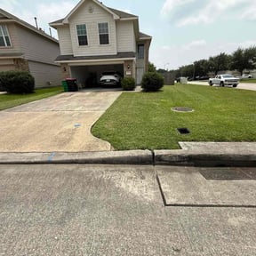grass maintenance by Wright Style reviewed on August 16, 2025