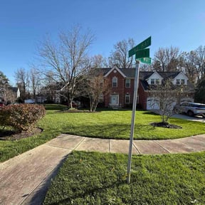 Leaf Removal by AJM Landscaping reviewed on November 21, 2025