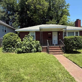 yard maintenance by Santos Lawn Service reviewed on August 16, 2025