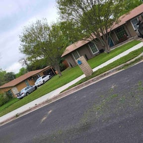 grass cutting by Burton Lawn Care reviewed on October 21, 2023