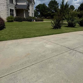 yard maintenance by Allentown Lawn and Landscape reviewed on August 17, 2025