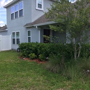 Bush Trimming by Lawn Champs reviewed on August 16, 2025