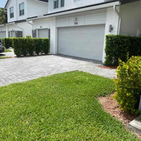 yard service by José Peraza All House Service reviewed on December 4, 2025