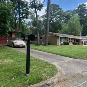 yard maintenance by Smokin Grass Lawncare and Landscaping reviewed on August 18, 2025