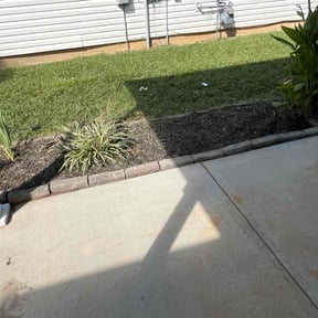 Flower Bed Weeding by Gutter Magic reviewed on November 26, 2025