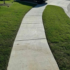 lawn care services by LittleMow Lawn Services reviewed on April 21, 2025