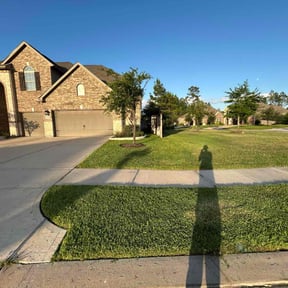 yard maintenance by Mo Mowing &amp; Yard Clean Up reviewed on December 25, 2025