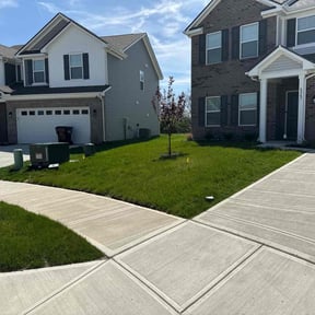 grass maintenance by STR Lawn and Landscape LLC reviewed on May 12, 2024