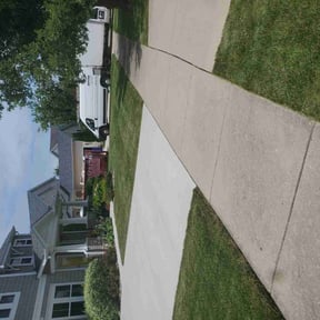 landscape maintenance by FlexCuts lawn care reviewed on August 20, 2025