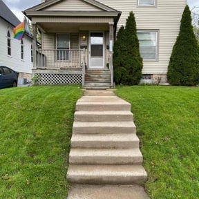 lawn care by Honest Living Cuts &amp;More reviewed on October 24, 2023