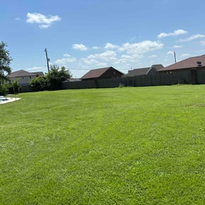 landscape maintenance by San Antonio Lawn Mowing reviewed on August 21, 2025