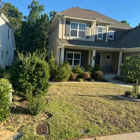lawn care by Oak Landscaping reviewed on April 23, 2024