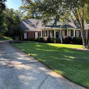 grass maintenance by A Lawn Service reviewed on February 27, 2024