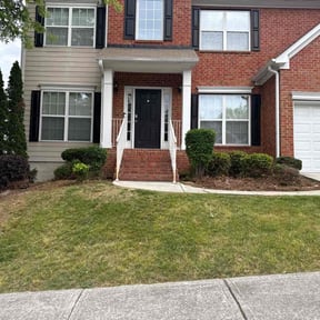Bush Trimming by Royalty lawn care reviewed on August 20, 2025