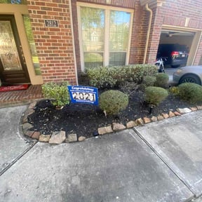 Flower Bed Weeding by Three E's Lawn Care LLC. reviewed on August 21, 2025