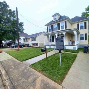 landscaping services by Johnson & Abney property management reviewed on August 21, 2025