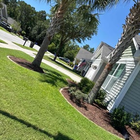 Flower Bed Weeding by Starlings Lawn Care LLC reviewed on August 20, 2025