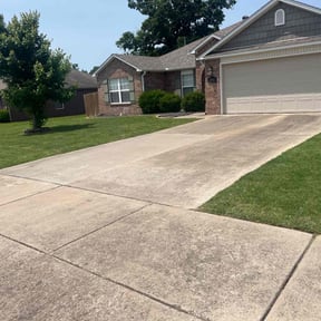 landscape maintenance by Ort'z VIP Landscaping reviewed on August 17, 2025