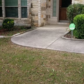 Bush Trimming by Rodriguez Lawn Care LLC reviewed on August 15, 2025