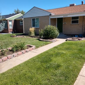 Flower Bed Weeding by SON SHINE LAWNS LLC reviewed on August 19, 2025