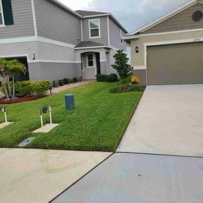 yard service by Elenas Lawn Care LLC reviewed on November 21, 2025