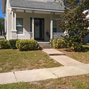 Bush Trimming by Francisco amaya reviewed on October 20, 2025