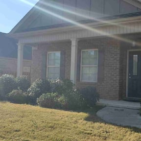 Bush Trimming by Minard's Lawn Care reviewed on August 15, 2025