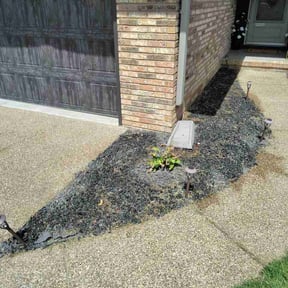 Flower Bed Weeding by Rooster's Lawn Care reviewed on August 30, 2026