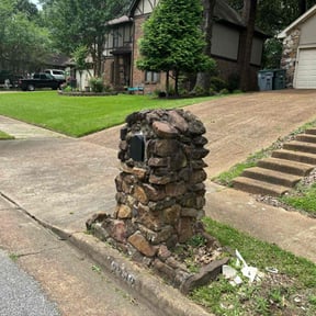 landscaping by TENNESSEE SHARPEST LAWNS reviewed on August 16, 2025
