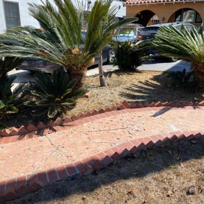 Flower Bed Weeding by Islas lawn service reviewed on November 24, 2025