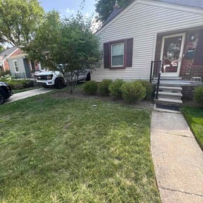 Flower Bed Weeding by Needfulthingsdetroit@gmail.com reviewed on August 4, 2026