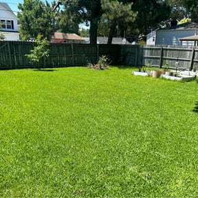 residential landscaping by Lawnawn, LLC reviewed on August 20, 2025