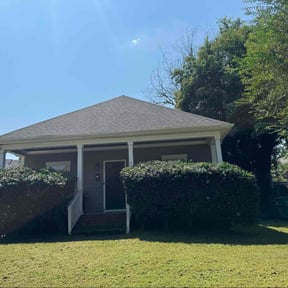 Bush Trimming by Lawns by leo reviewed on October 21, 2025