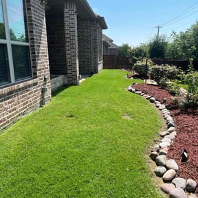 yard service by Heart of David landscaping reviewed on December 4, 2025