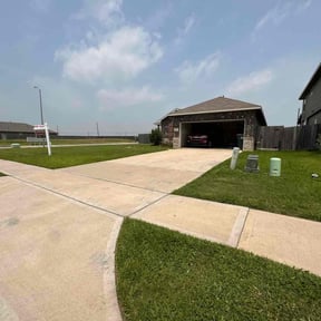 landscape maintenance by JEFC Landscaping reviewed on May 14, 2024